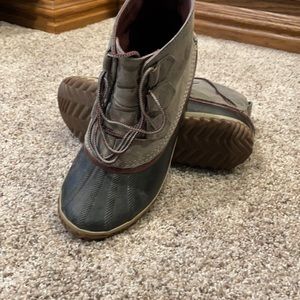 Sorel Out and About duck boots size 9